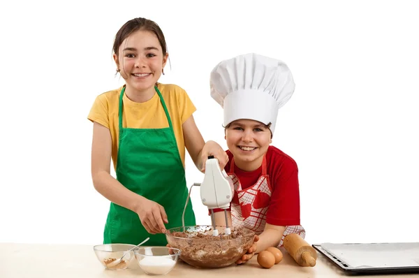 Gyerekek dagasztáshoz és tészta — Stock Fotó