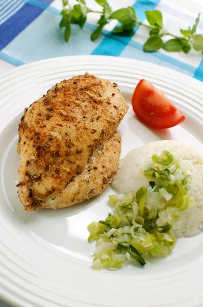 Fillet ayam panggang dengan nasi putih — Stok Foto