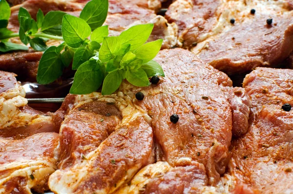 Carne crua fresca pronta para grelhar — Fotografia de Stock
