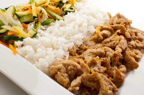 Grilled meat, rice and vegetables — Stock Photo, Image