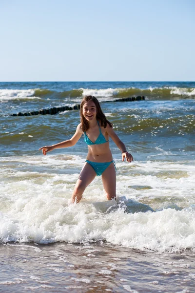 Ragazza pronta a nuotare e tuffarsi — Foto Stock