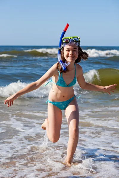 Dívka připraveni plavat a potápět — Stock fotografie