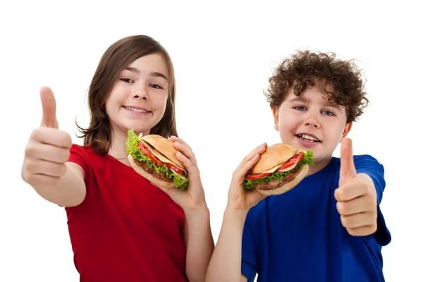 Kinder essen gesunde Sandwiches — Stockfoto