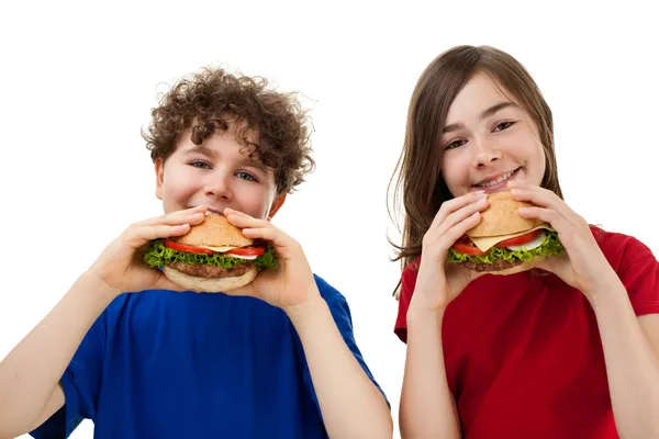 Kinder essen gesunde Sandwiches — Stockfoto