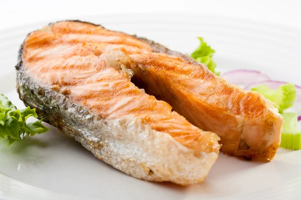 Salmone alla griglia e verdure — Foto Stock