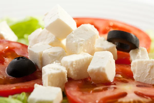 Queso feta con tomates y aceitunas —  Fotos de Stock