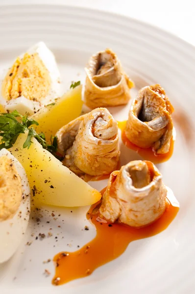 Filetes, huevos y patatas de arenque marinado —  Fotos de Stock