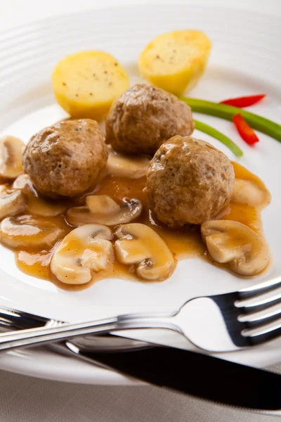 Roasted meatballs and vegetables — Stock Photo, Image