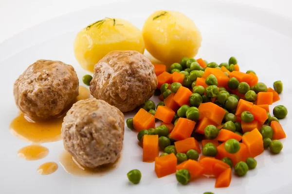 Albóndigas y verduras asadas —  Fotos de Stock