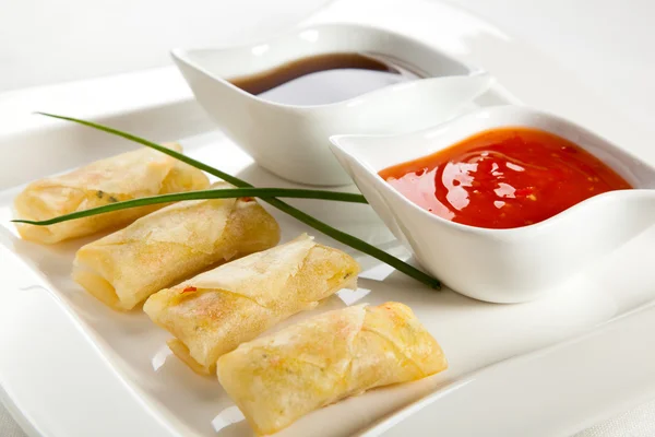 Gebratene chinesische Frühlingsrollen — Stockfoto