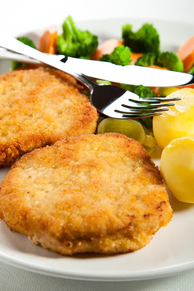 Fried chop pork and vegetable salad — Stock Photo, Image