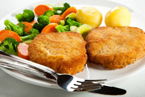 Salade de porc et légumes hachés frits — Photo