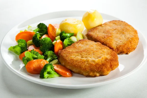 Fried chop pork and vegetable salad — Stock Photo, Image