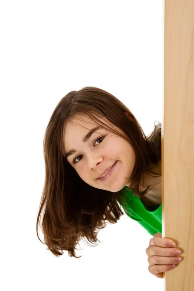 Dívka prohlížení za Dřevěná deska — Stock fotografie