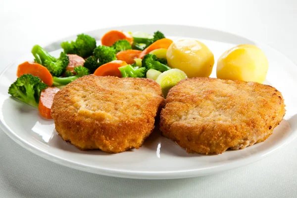 Fried chop pork and vegetable salad — Stock Photo, Image