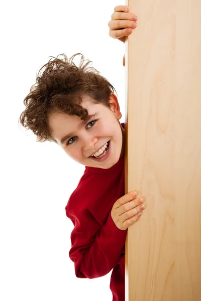 Niño espiando detrás de tablero de madera —  Fotos de Stock
