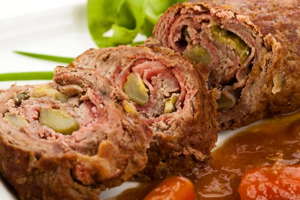 Carne de bovino recheada e produtos hortícolas — Fotografia de Stock