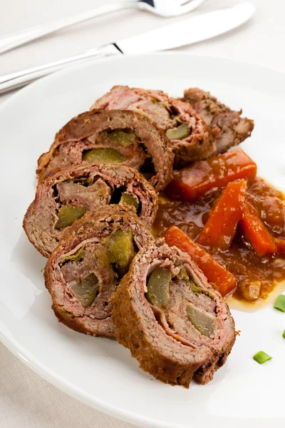 Nadívané hovězí maso a zelenina — Stock fotografie