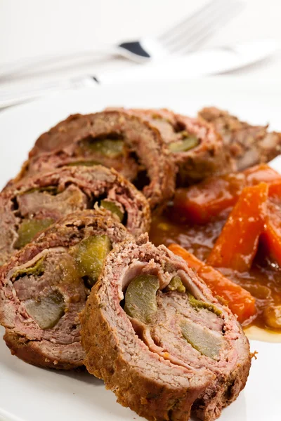 Costoletta di maiale ripiena arrosto e verdure — Foto Stock