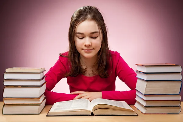 Student doing her homework — Stock Photo, Image