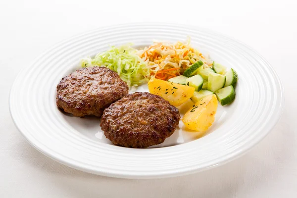 Fried pork chops with boiled potatoes and vegetables — Stock Photo, Image