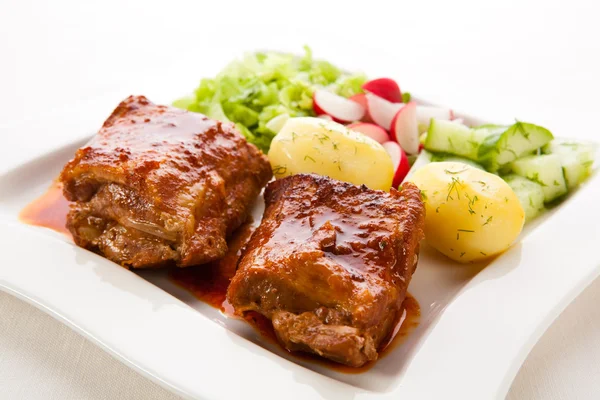 Costillas y verduras asadas — Foto de Stock