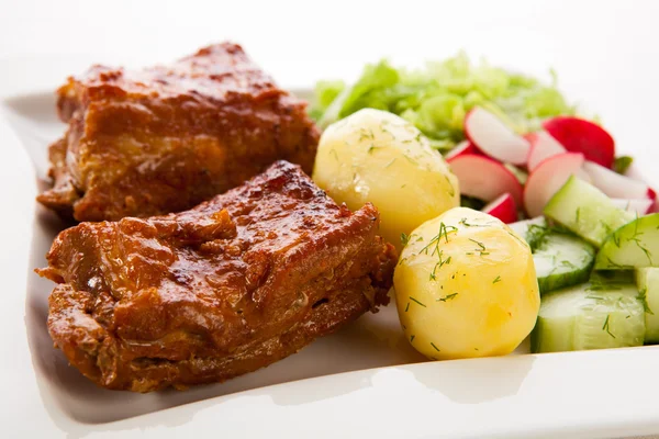 Roasted ribs and vegetables — Stock Photo, Image