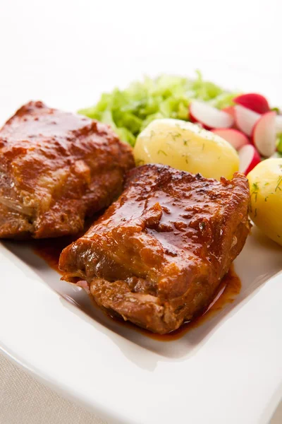 Roasted ribs and vegetables — Stock Photo, Image