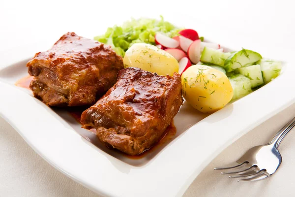 Roasted ribs and vegetables — Stock Photo, Image