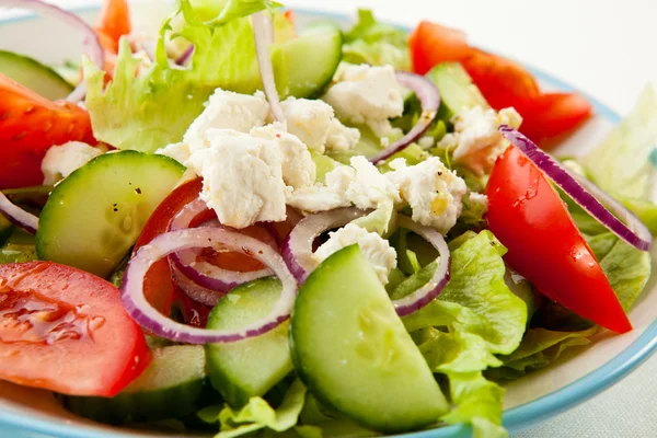 Gemüsesalat mit Käse — Stockfoto