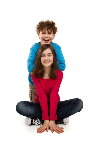 Två sittande barn — Stockfoto
