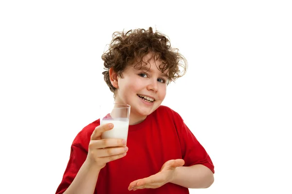 Junge mit Glas Milch — Stockfoto