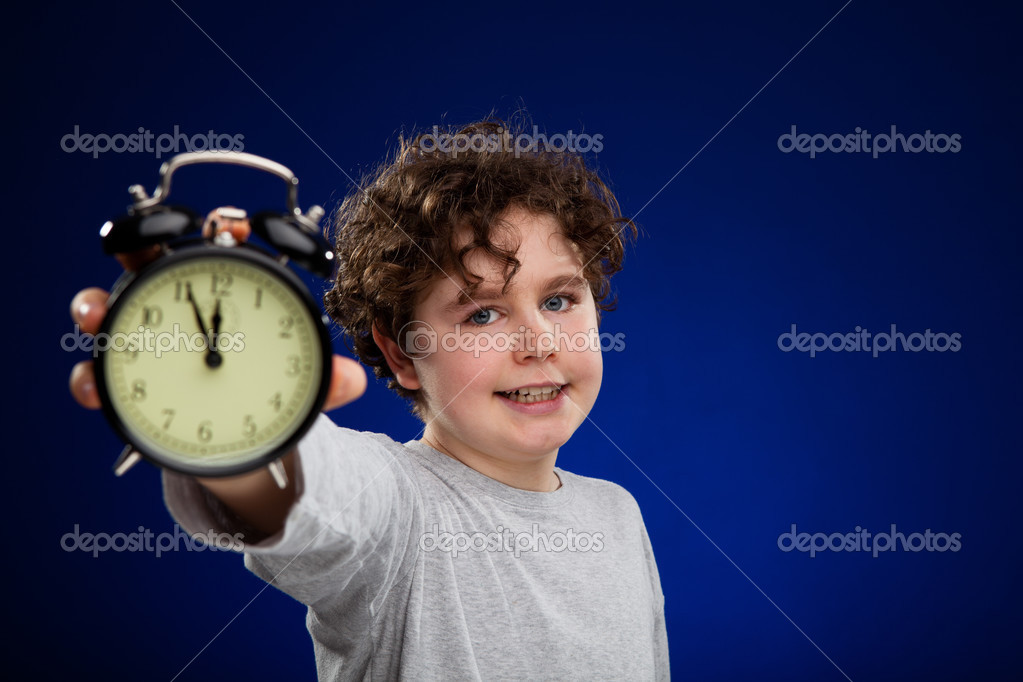 Niño con despertador fotografía de stock © gbh007 32994385