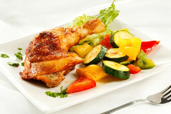 Patata de pollo asado y verduras —  Fotos de Stock