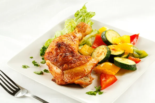 Noga kurczaka pieczone i warzywa — Zdjęcie stockowe