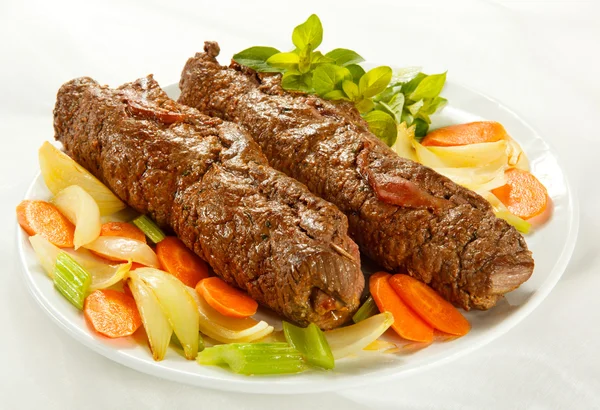 Geroosterde gevulde pork chops met groenten — Stockfoto