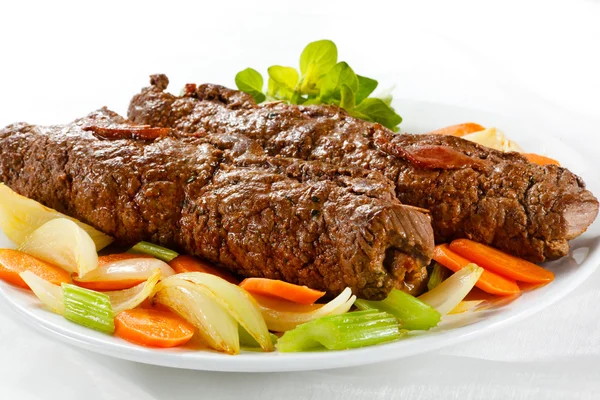 Geroosterde gevulde pork chops met groenten — Stockfoto