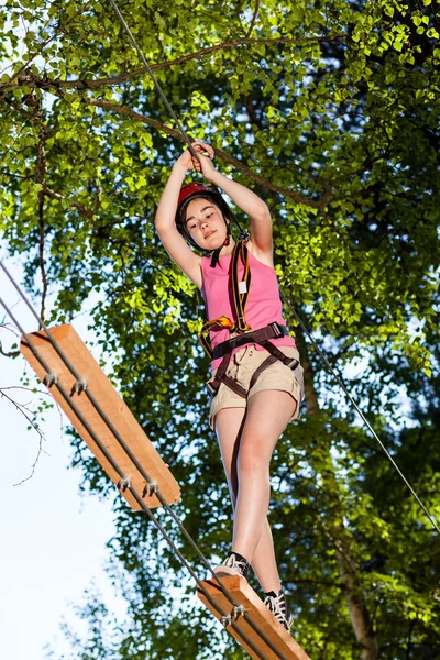 Girl climbing — Stock Photo, Image