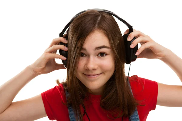 Jong meisje luisteren muziek — Stockfoto