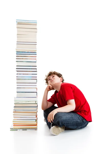 Student in de buurt van de stapel boeken — Stockfoto