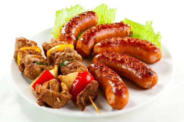 Grilled meat, sausages and vegetables — Stock Photo, Image