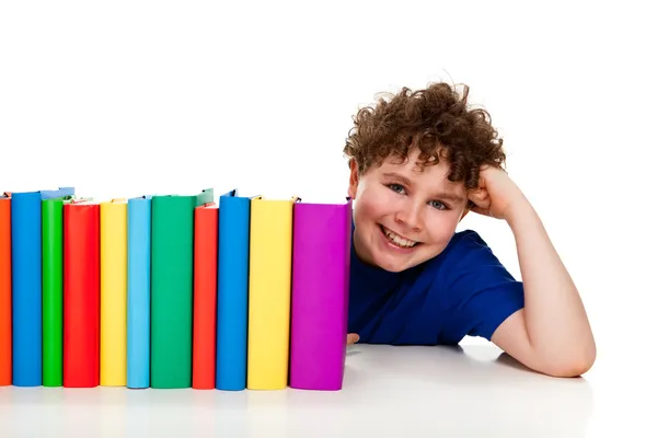 Étudiant avec pile de livres — Photo