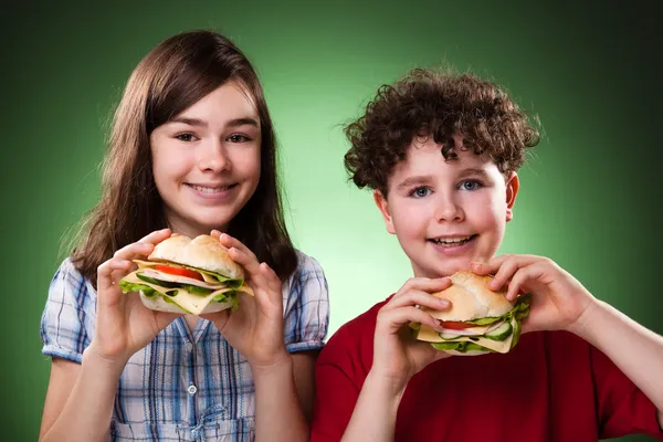 Kids eating sandwiches — Stock Photo, Image