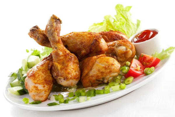 Grillezett csirke alsócomb és zöldségek — Stock Fotó