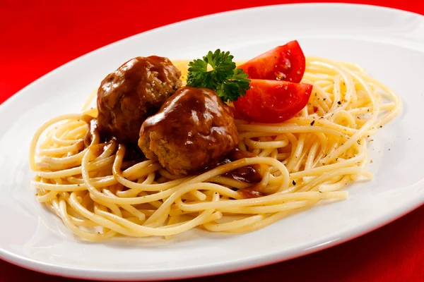 Pasta with roasted meat and vegetables — Stock Photo, Image