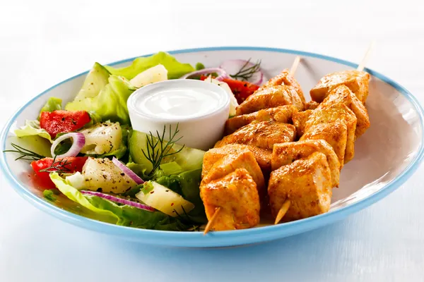 Grilled meat and vegetables — Stock Photo, Image