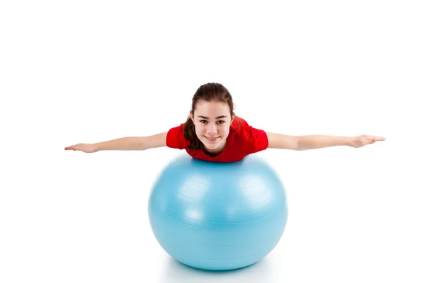 Menina exercício usando bola — Fotografia de Stock