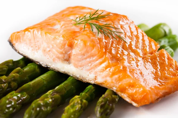 Salmone alla griglia e verdure — Foto Stock