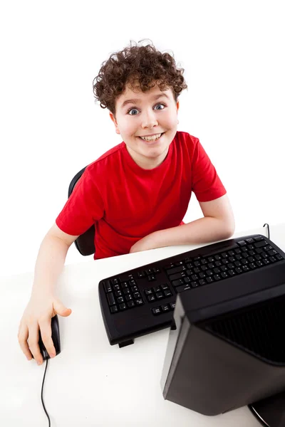 Jongen met behulp van computer — Stockfoto