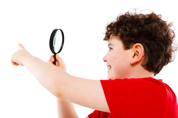 Niño mirando a través de lupa — Foto de Stock